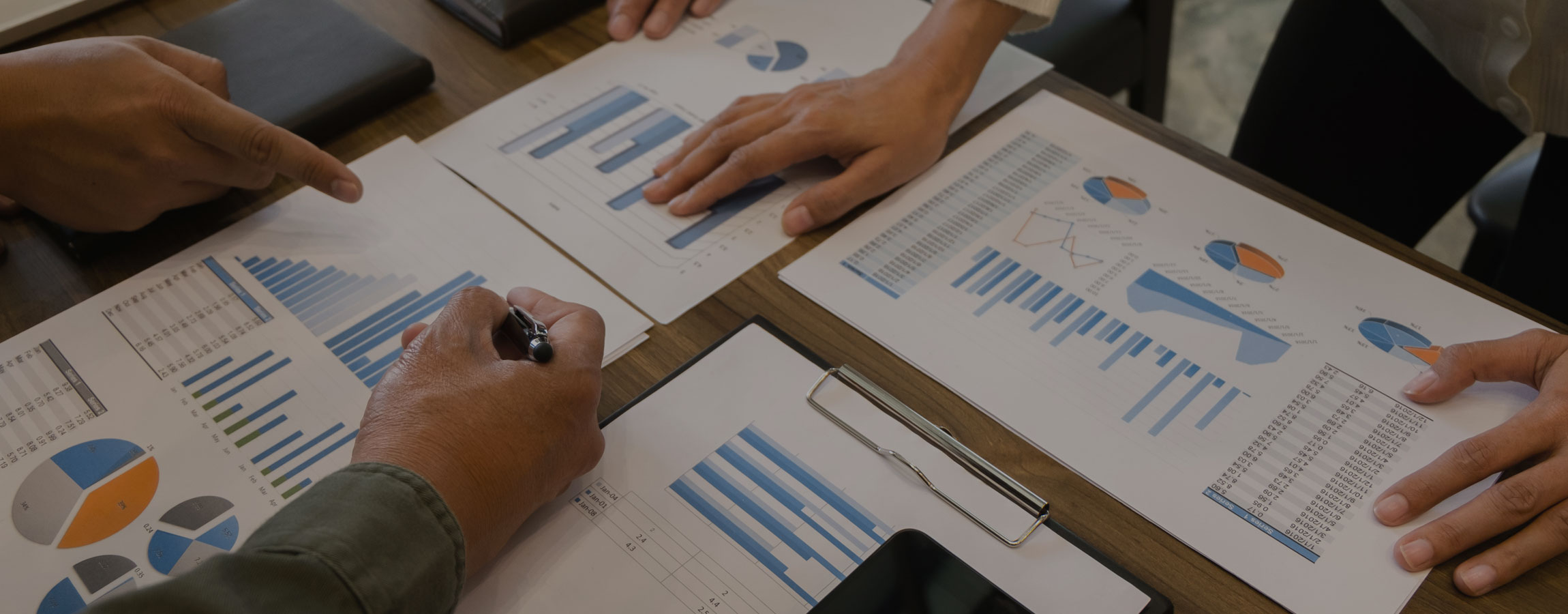 Which KPIs are effective for customer service outsourcing?