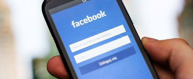 facebook-app-on-cellphone