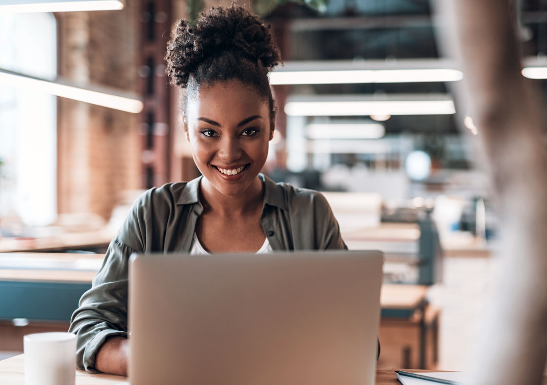 live chat support expert smiling at the call center office