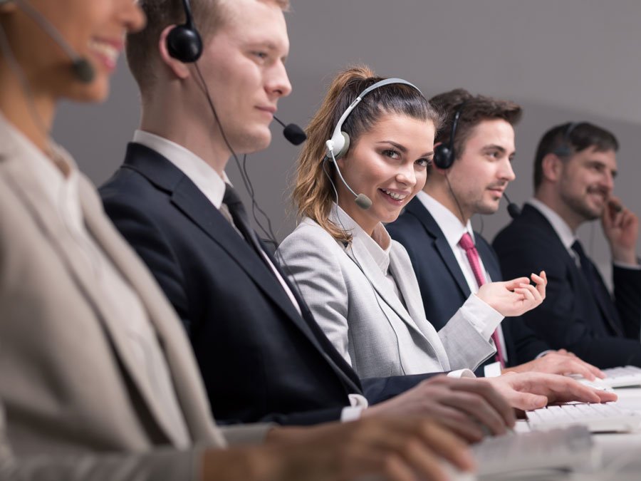 excellent customer service language depiction customer experience agents in call center 
