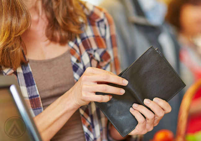 red-haired-woman-pulling-cash-from-wallet