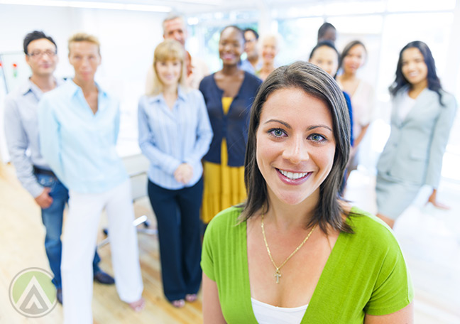 Smiling-woman-in-focus-with-people-in-the-background