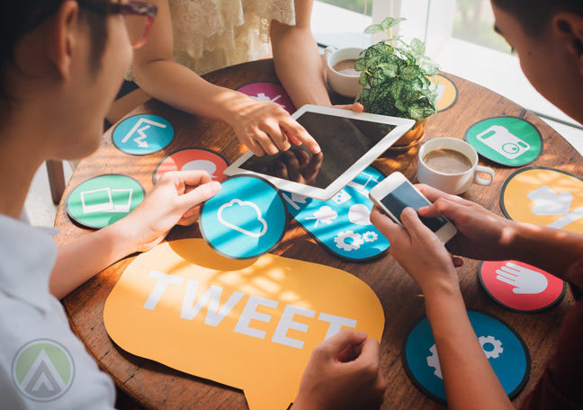 social-media-users-by-table-using-smartphone-tablet