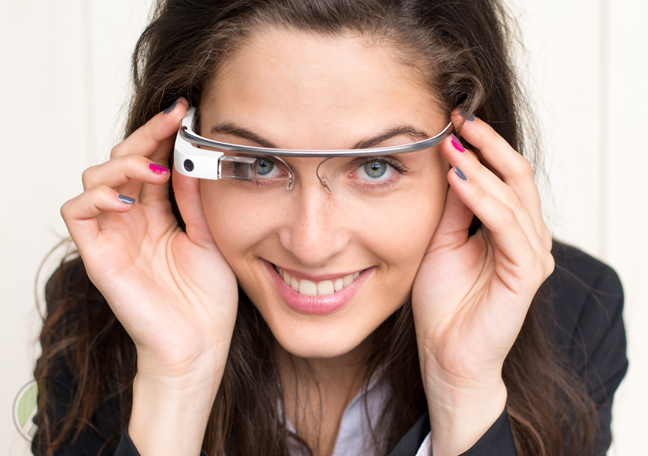 smiling-woman-wearing-Google-Glass-smartwear