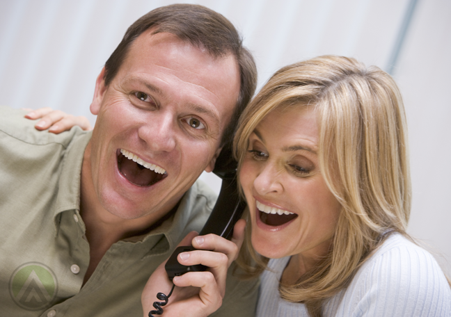 excited-couple-on-the-phone