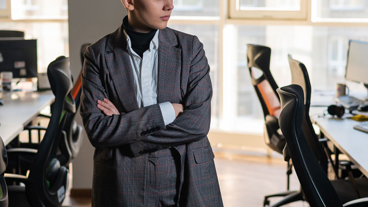 Major call center flops empty office depicting staffing shortages during the holidays