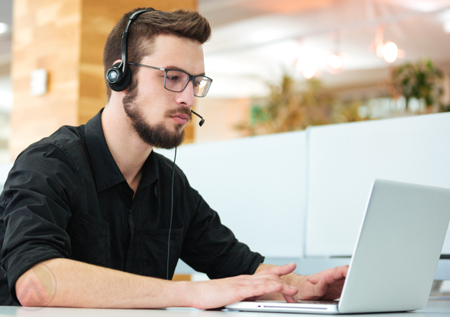 customer-service-agent-working-on-laptop