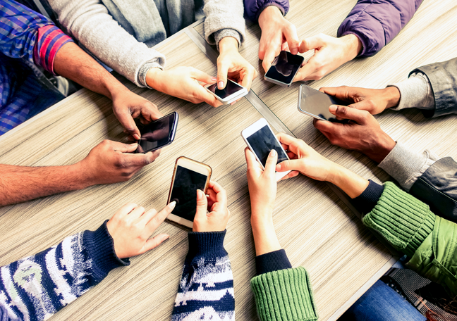 multiple-hands-holding-smartphones