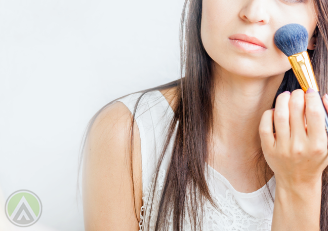 woman applying make up