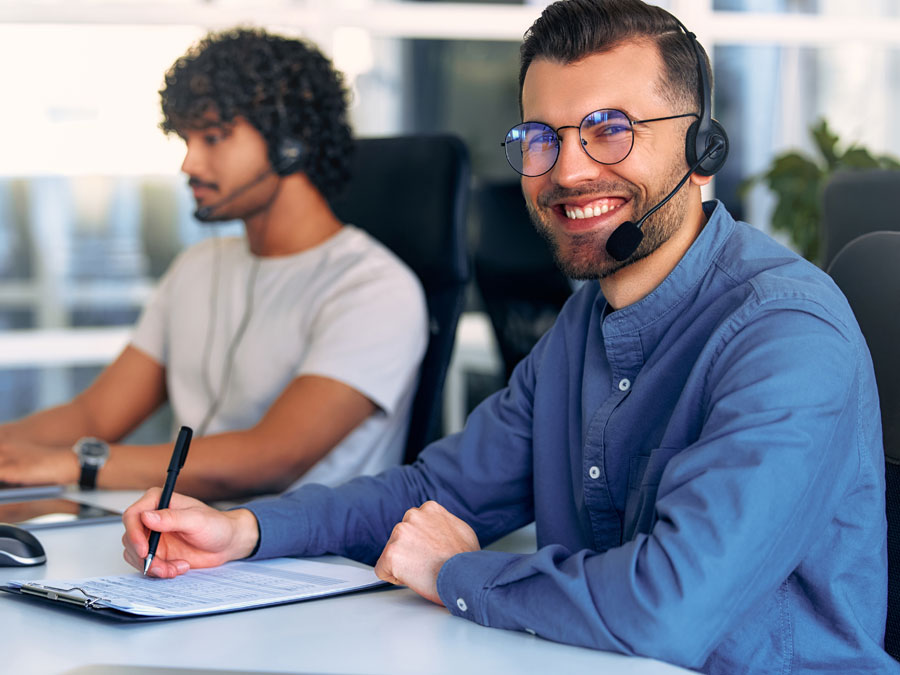 amazing customer experience benefits from outsourcing CX reps customer support call center