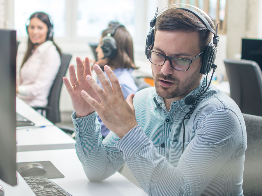 customer experience specialist explaining to consumer with hand gestures