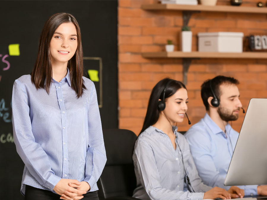 call center leader coach with customer service team