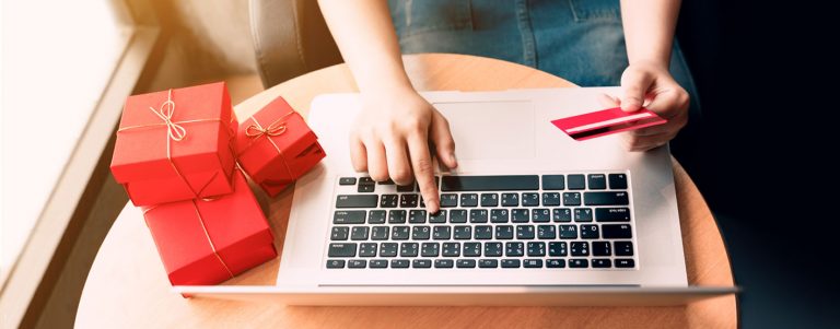 Outsourcing to beat the e-commerce holiday shopping rush