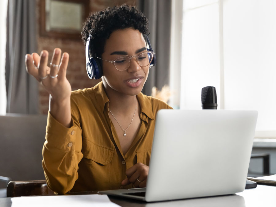 24 7 call center customer support agent assisting consumer over the phone