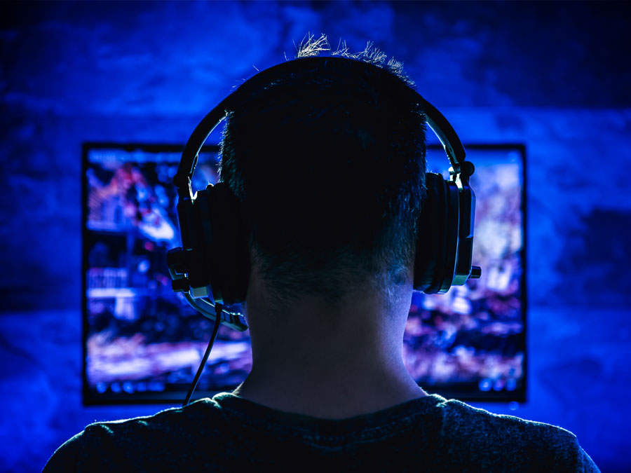 Call center service providers for Gaming Companies depiction gamer back playing