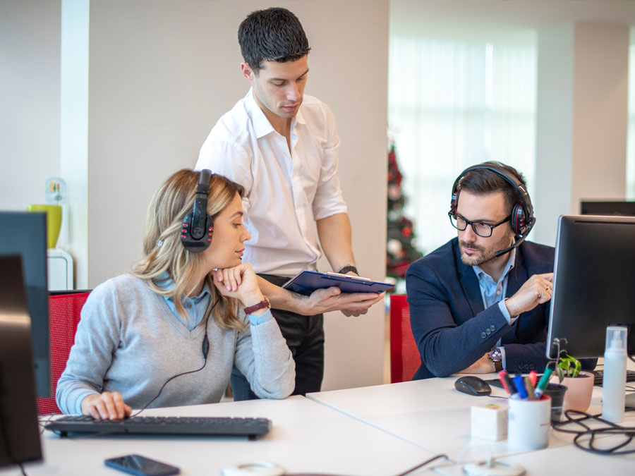 Enhancing Customer Experience depiction call center supervisor training cx reps