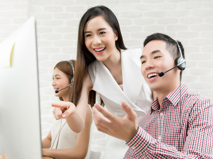 Open Access BPO gen z employee seeking help from call center team leader