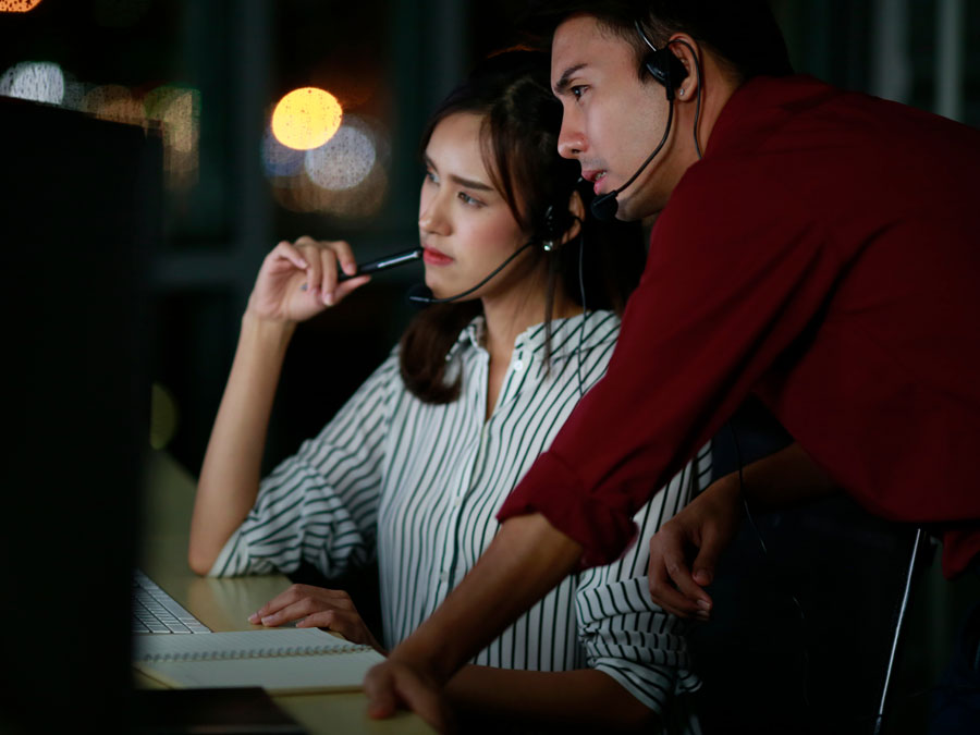 call center management team leader helping customer service agent