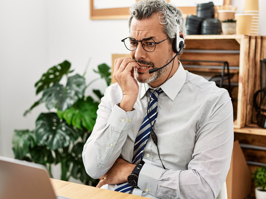 call center recruitment strategies customer experience agent worried panicking stressed