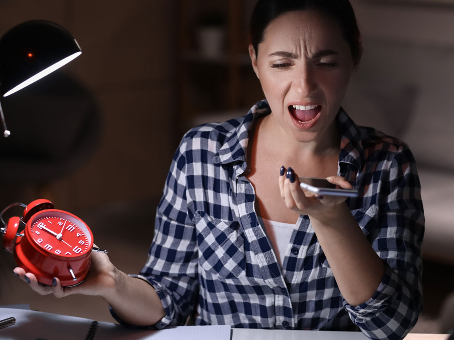 customer service blunders depiction customer screaming at phone holding clock