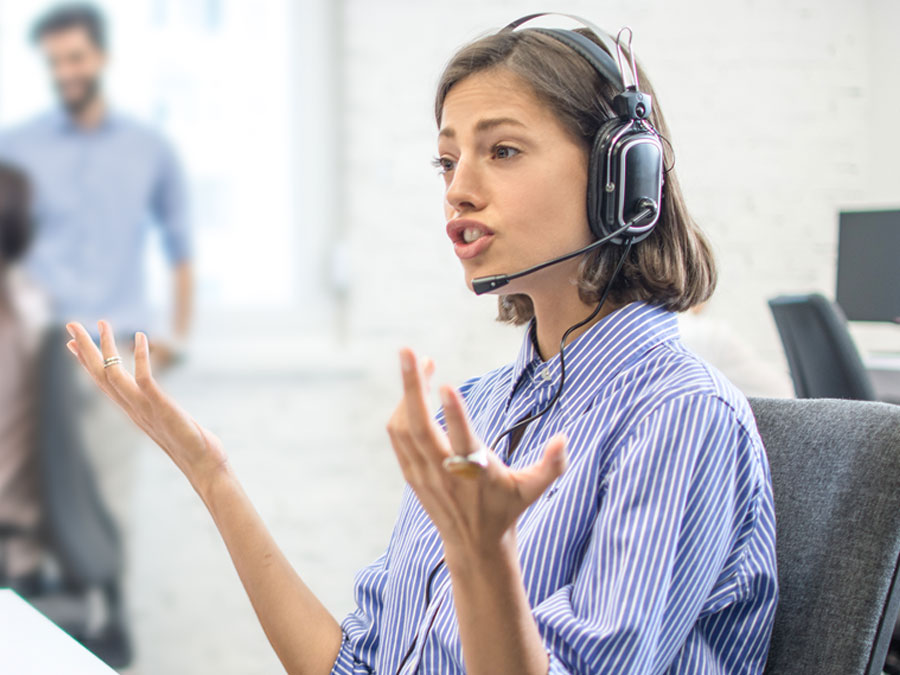 customer service tip agent giving options to call center caller