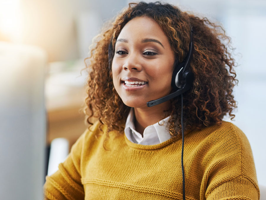 customer service tip call center agent speaking to customer on the phone