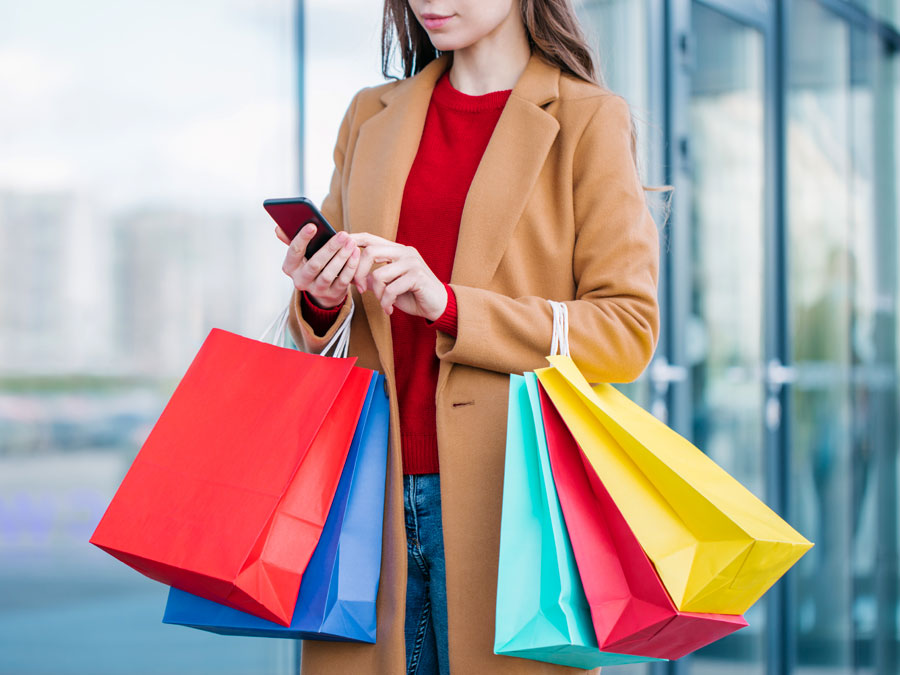 great customer experience depiction woman shopper chatting with customer service on phone