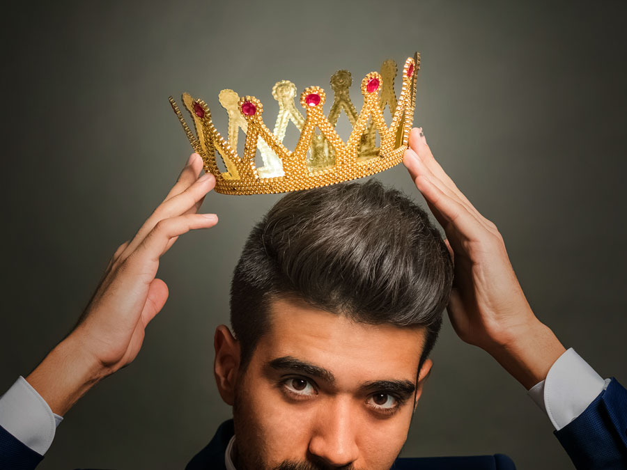 great leadership weakness depiction arrogance man crowning self