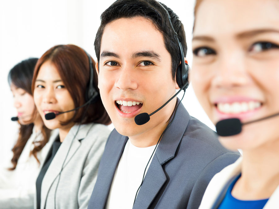 outsourcing to the Philippines Filipino call center agents