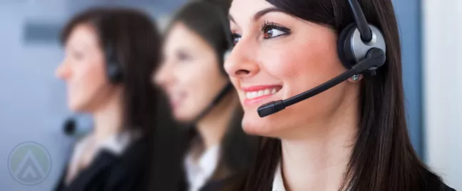 Why technical support agents in firms perform better than freelancers
