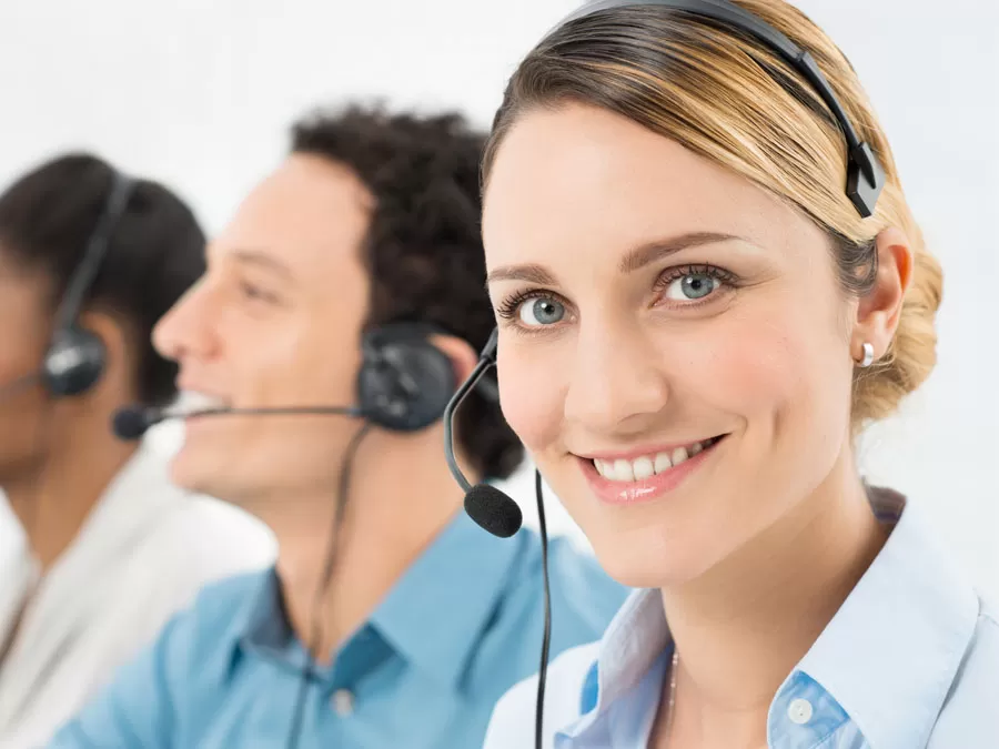 smiling mulitlingual call center agent with technical support team