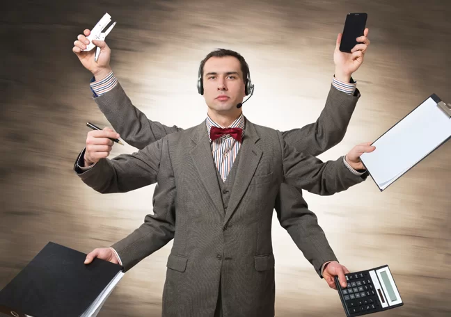 call-center-agent-with-bowtie-multitasking-many-arms