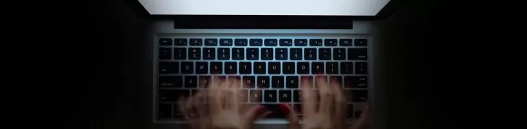 Is agent multitasking advisable for live chat support?