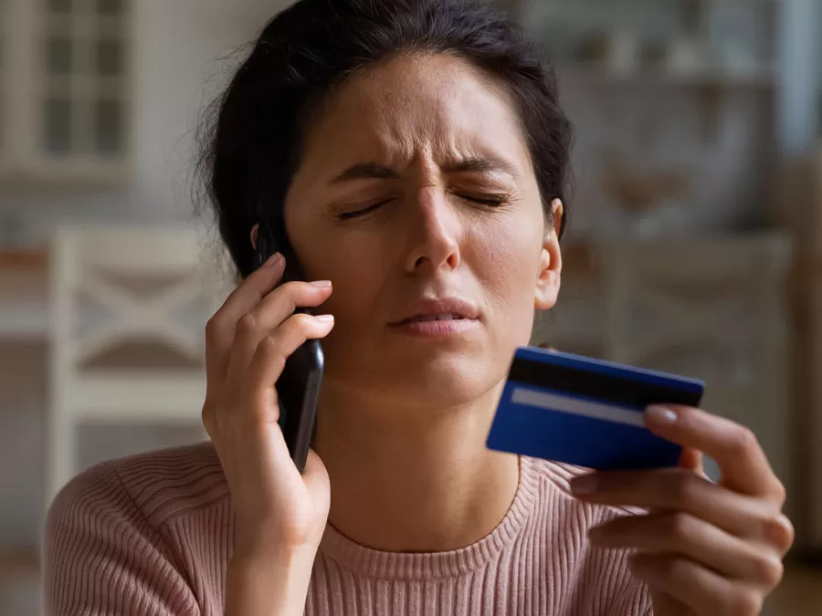 rep breaking bad news to distraught customer over the phone